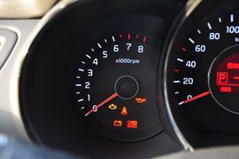 2012款起亚K2两厢1.6L