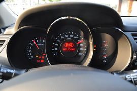 2012款起亚K2两厢1.6L