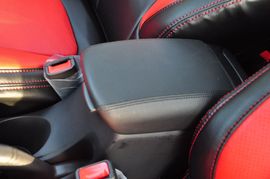 2012款起亚K2两厢1.6L