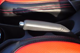 2012款起亚K2两厢1.6L