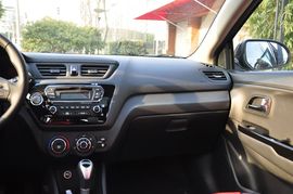 2012款起亚K2两厢1.6L