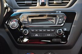 2012款起亚K2两厢1.6L