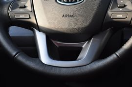 2012款起亚K2两厢1.6L