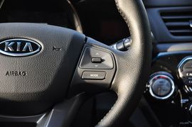 2012款起亚K2两厢1.6L