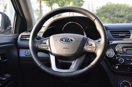 2012款起亚K2两厢1.6L