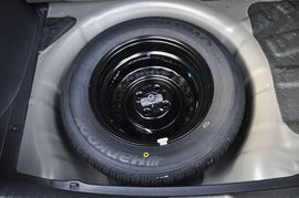 2012款起亚K2两厢1.6L