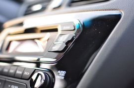 2012款起亚K2两厢1.6L