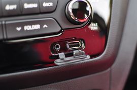 2012款起亚K2两厢1.6L