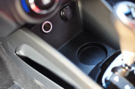 2012款起亚K2两厢1.6L