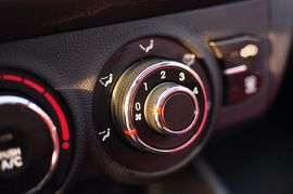 2012款起亚K2两厢1.6L