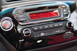 2012款起亚K2两厢1.6L