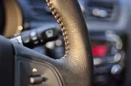 2012款起亚K2两厢1.6L