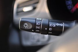 2012款起亚K2两厢1.6L