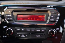 2012款起亚K2两厢1.6L