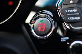 2012款起亚K2两厢1.6L