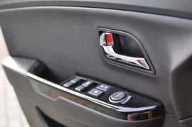 2012款起亚K2两厢1.6L