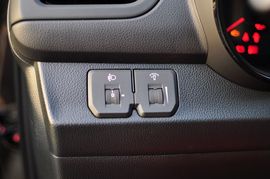 2012款起亚K2两厢1.6L