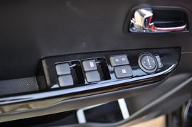 2012款起亚K2两厢1.6L