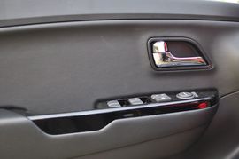 2012款起亚K2两厢1.6L