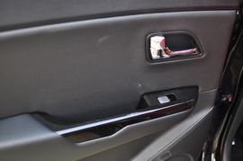 2012款起亚K2两厢1.6L