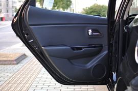 2012款起亚K2两厢1.6L