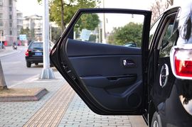 2012款起亚K2两厢1.6L