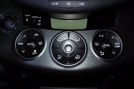 2011款丰田RAV4