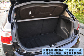 2012款起亚K2两厢1.6L