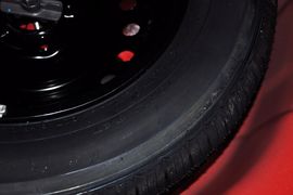 2012款东风悦达起亚K2两厢1.4GLS手动版