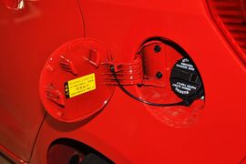 2012款东风悦达起亚K2两厢1.4GLS手动版