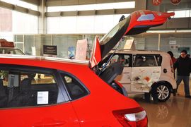 2012款东风悦达起亚K2两厢1.4GLS手动版