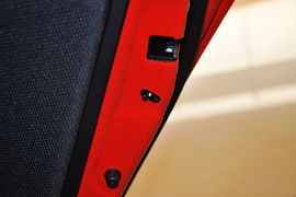 2012款东风悦达起亚K2两厢1.4GLS手动版