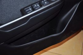 2012款东风悦达起亚K2两厢1.4GLS手动版