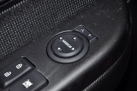 2012款东风悦达起亚K2两厢1.4GLS手动版