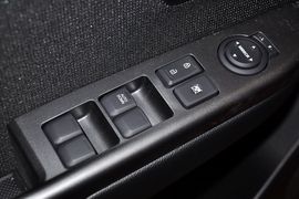 2012款东风悦达起亚K2两厢1.4GLS手动版