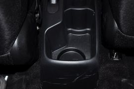 2012款东风悦达起亚K2两厢1.4GLS手动版