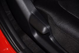 2012款东风悦达起亚K2两厢1.4GLS手动版