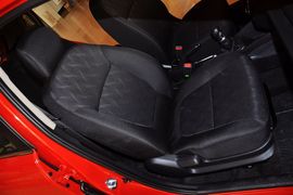 2012款东风悦达起亚K2两厢1.4GLS手动版