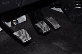 2012款东风悦达起亚K2两厢1.4GLS手动版