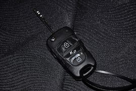 2012款东风悦达起亚K2两厢1.4GLS手动版