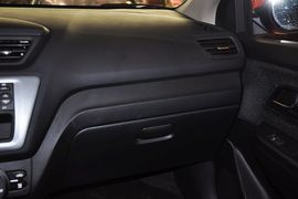 2012款东风悦达起亚K2两厢1.4GLS手动版