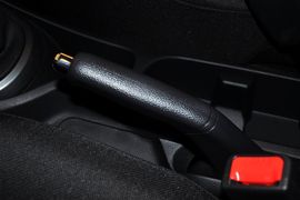 2012款东风悦达起亚K2两厢1.4GLS手动版