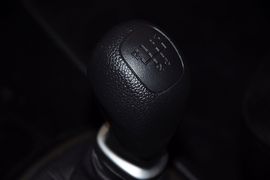 2012款东风悦达起亚K2两厢1.4GLS手动版