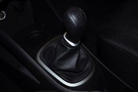 2012款东风悦达起亚K2两厢1.4GLS手动版