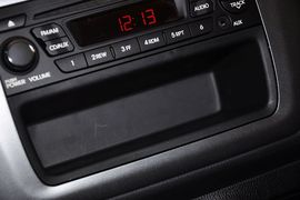 2012款东风悦达起亚K2两厢1.4GLS手动版