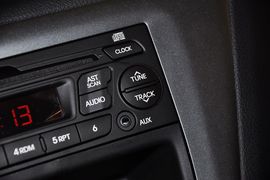 2012款东风悦达起亚K2两厢1.4GLS手动版