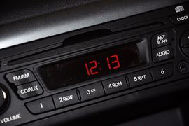 2012款东风悦达起亚K2两厢1.4GLS手动版