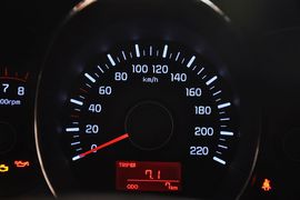 2012款东风悦达起亚K2两厢1.4GLS手动版