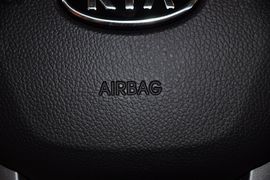 2012款东风悦达起亚K2两厢1.4GLS手动版