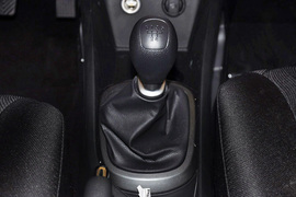 2012款东风悦达起亚K2两厢1.4GLS手动版